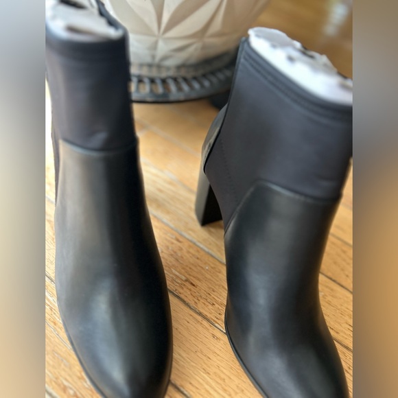 🔥NWOT Adrienne Vittadini Rudd ankle boots. Faux leather stretch upper. Sz 8 - Picture 6 of 15
